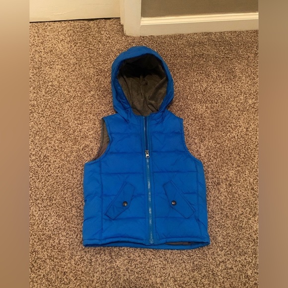 Kids Puffer Vest Lot size 5 [4 Vests] - Picture 3 of 5